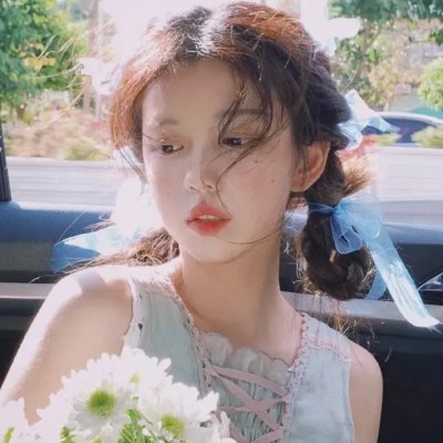 带剑女孩
